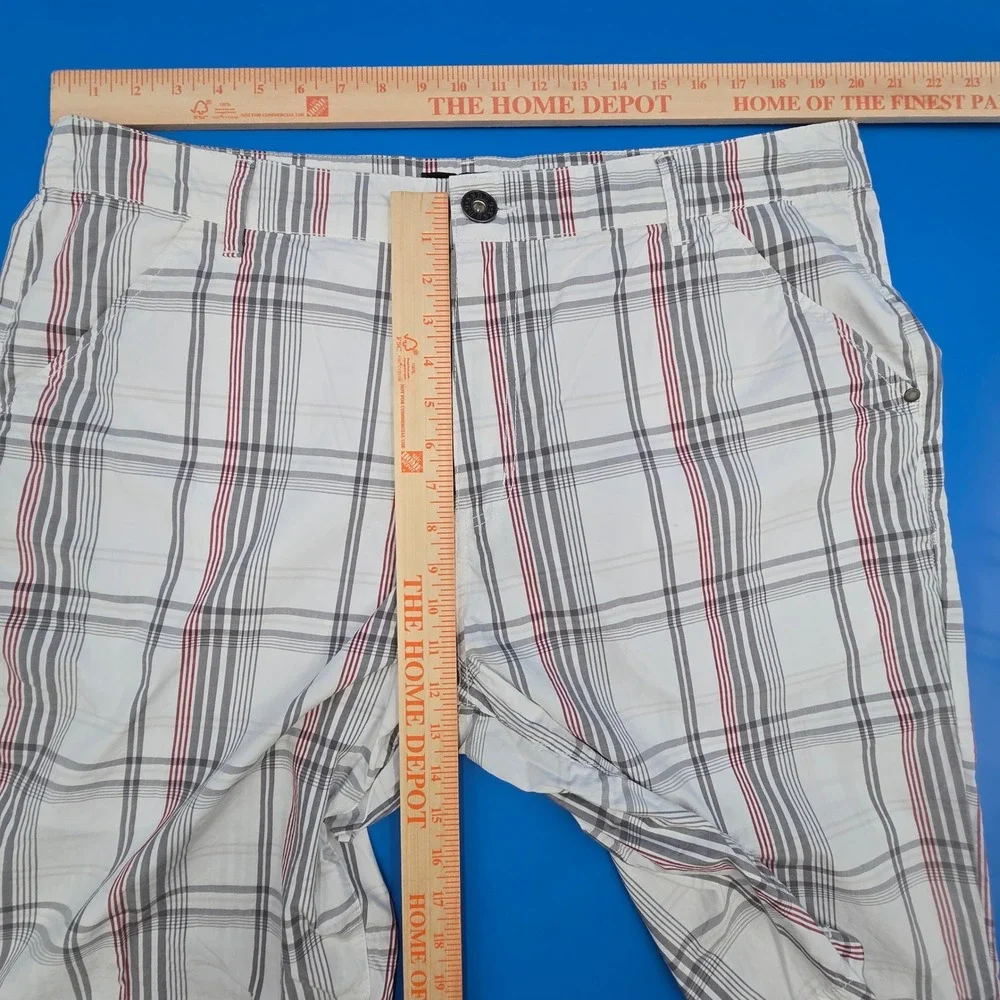 Guess Men's Plaid Flat Front Shorts White Red Grey Size 40‎ 11.5